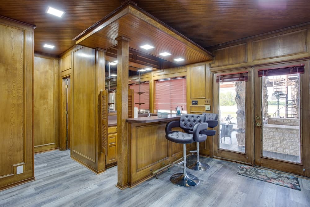 Outdoor Pool & Lake: Massive Texas Ranch Villa!