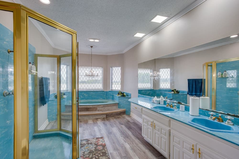 Outdoor Pool & Lake: Massive Texas Ranch Villa!