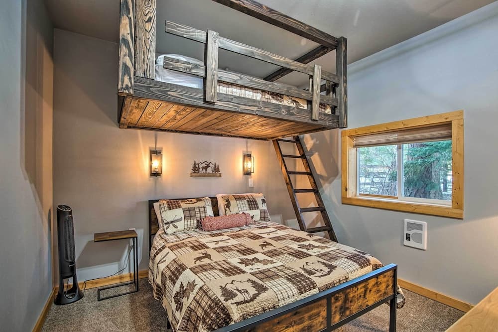 Modern Cabin - 2 Mi to Speelyi Beach!