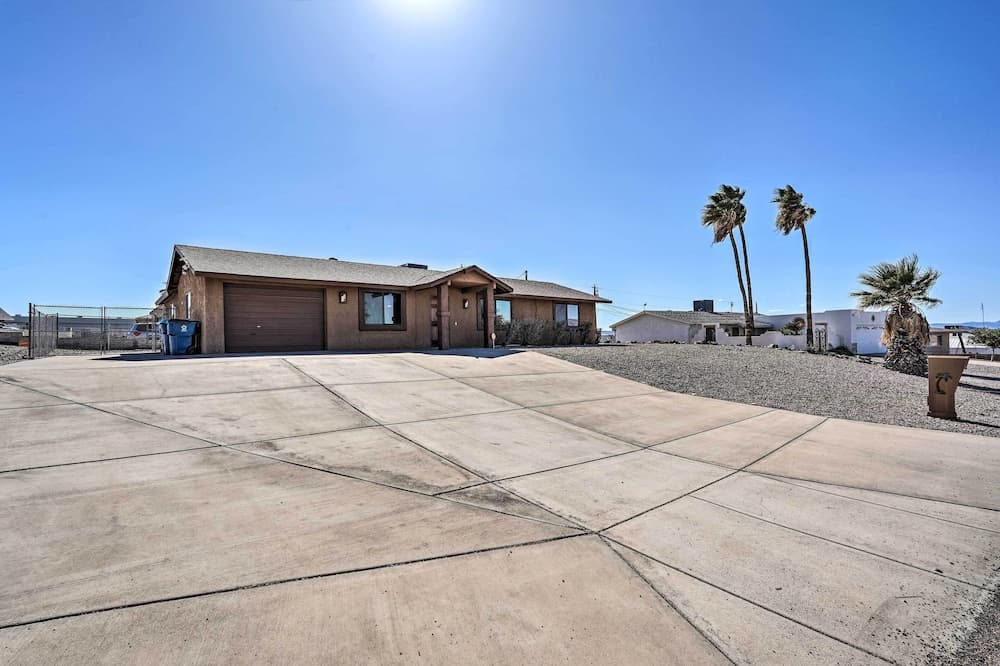 2 Mi to Lake: Home w/ Fire Pit in Arizona!