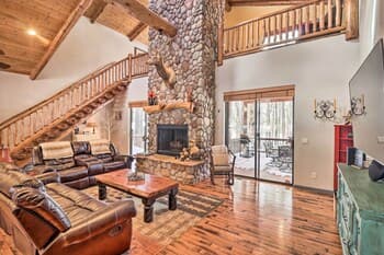 Pinetop Rental Cabin w/ Deck & Grill!