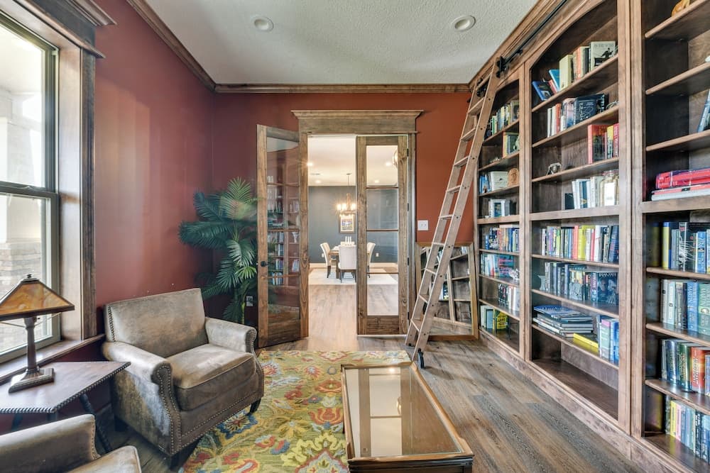 Spacious Lake Charles Craftsman - Pet Friendly!