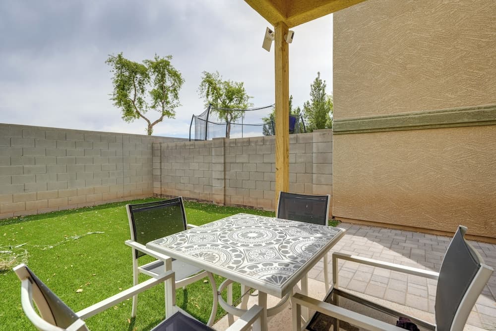 Welcoming Phoenix Home w/ Community Amenities!