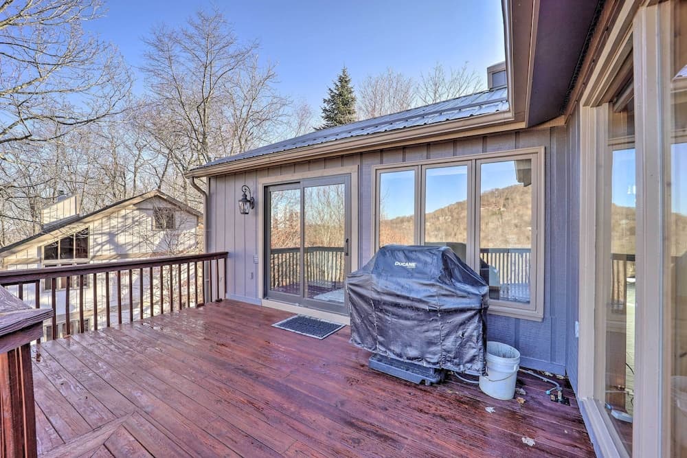 1/2 Mi to Beech Mountain Slopes: Cozy Family Home!