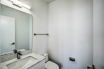 Spacious & Modern Townhome 6 Mi to Duke!