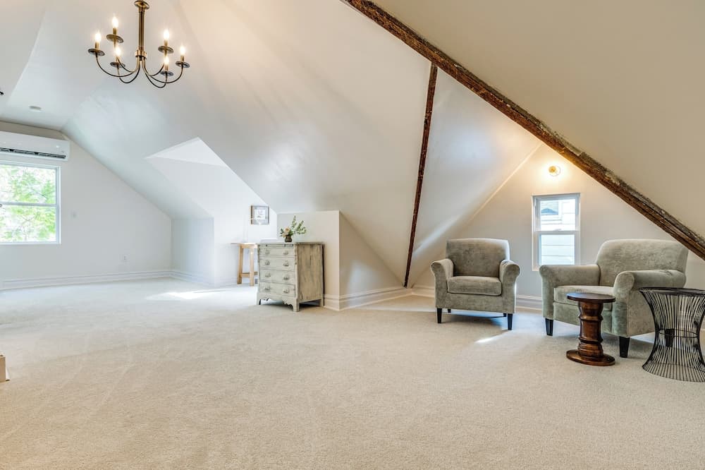 Cozy Indianapolis Vacation Rental w/ Micro Farm!