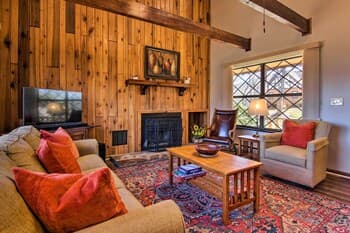 Smokies Cabin w/ Mountain Views!