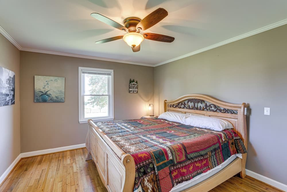 Beautiful Views & Gas Grill: Sparta Getaway!