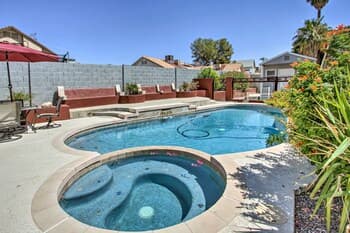 Glendale Oasis w/ Saltwater Pool & Hot Tub!