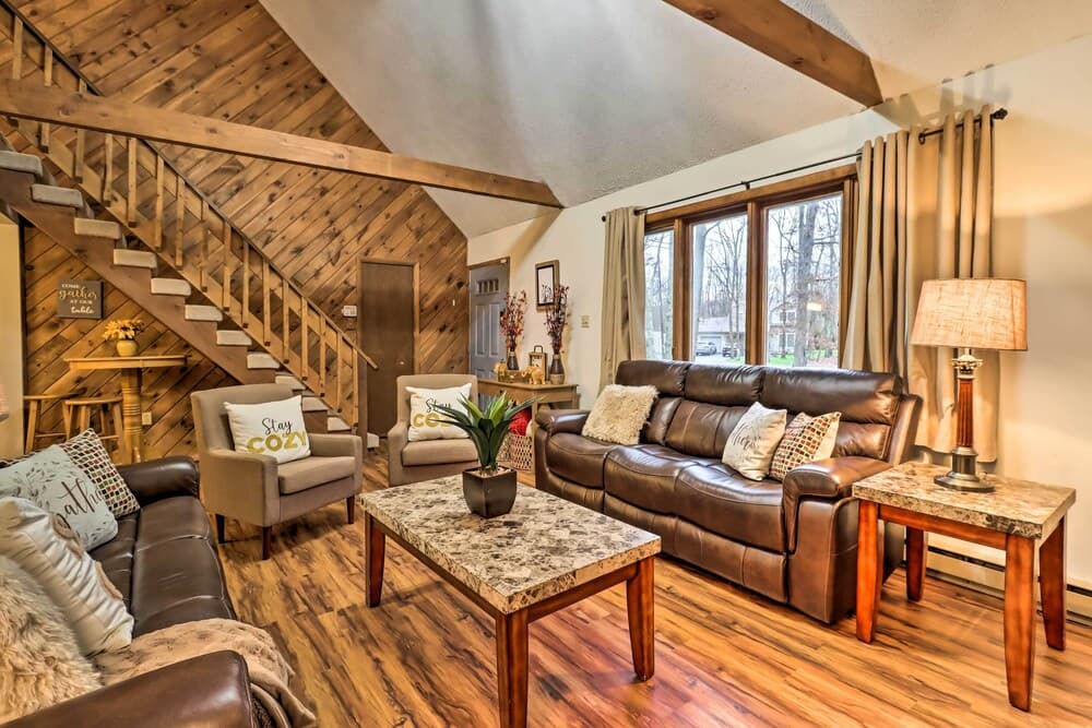 Near Big Boulder Mtn: Cabin w/ Furnished Deck