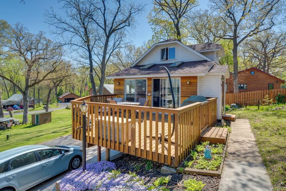 Charming Lake Ripley Cottage w/ Water View!