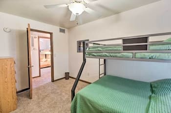 Arizona Escape With Patio, Grill, & Fire Pit!