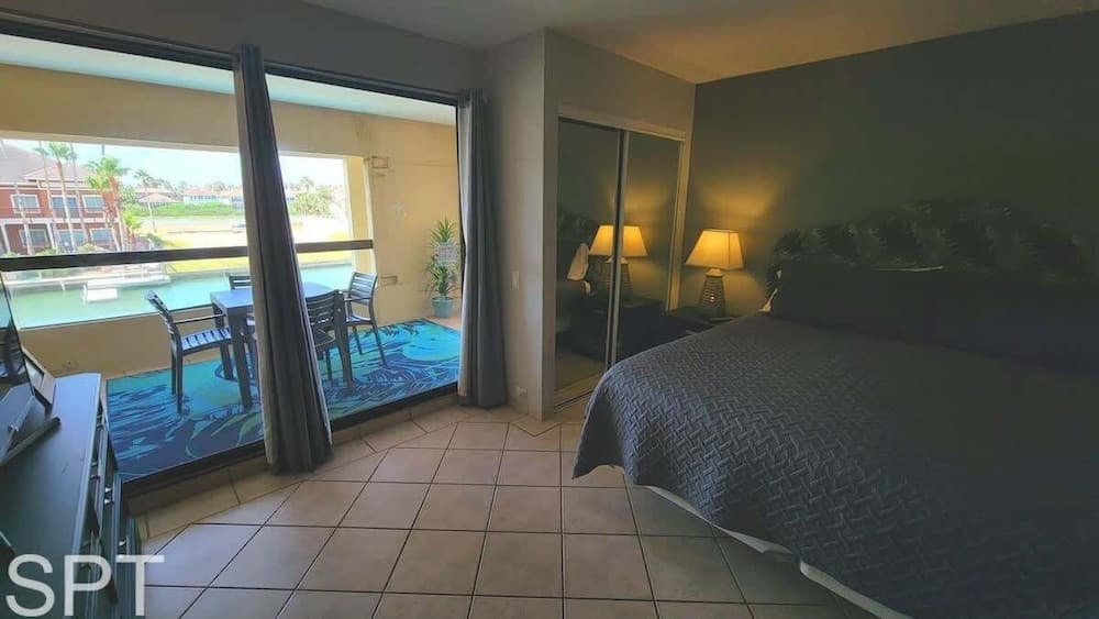 Landfall 22 1 Bedroom Home by RedAwning