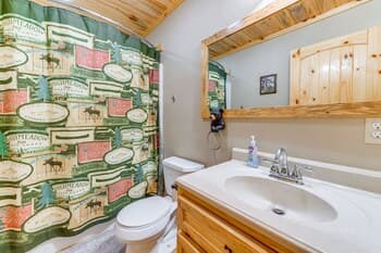 Hillside Cabin + Grill - Near Smoky Mountains