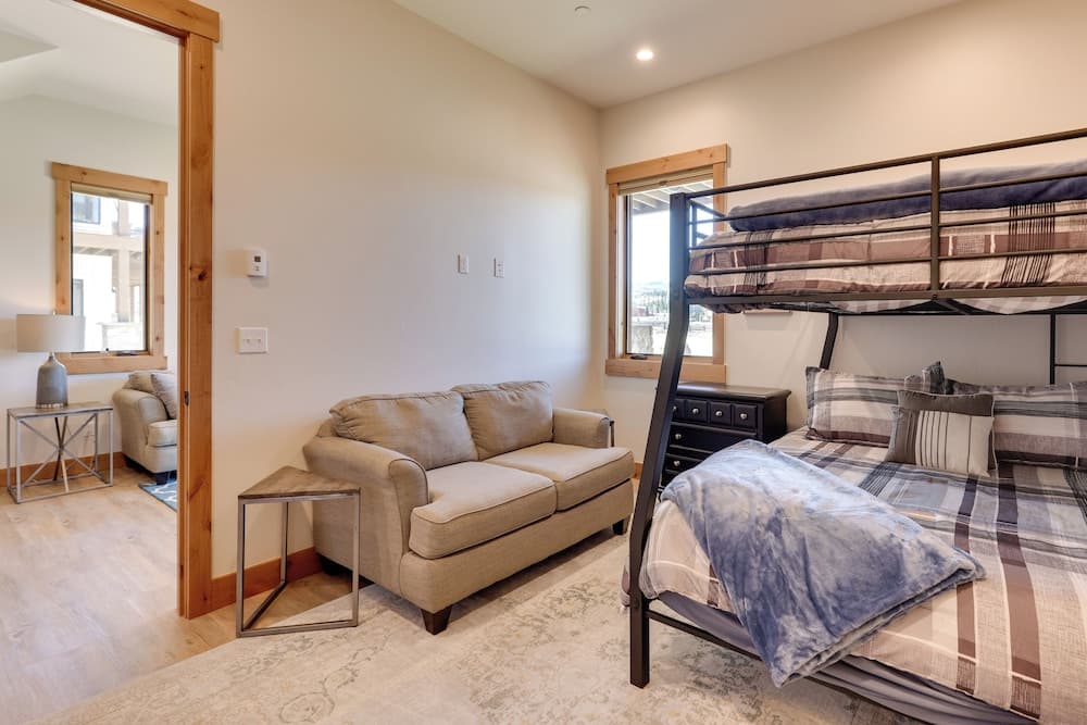 Fraser Getaway w/ Deck Near Winter Park Resort!