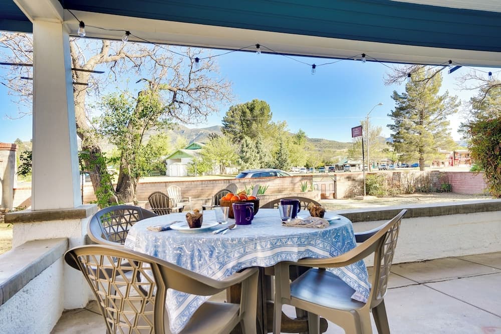 Vintage Home w/ Mtn Views: 12 Mi to Patagonia Lake