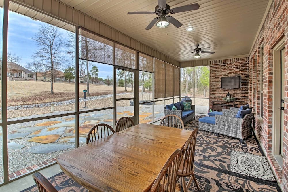 Spacious Golf Course Getaway in Hot Springs!