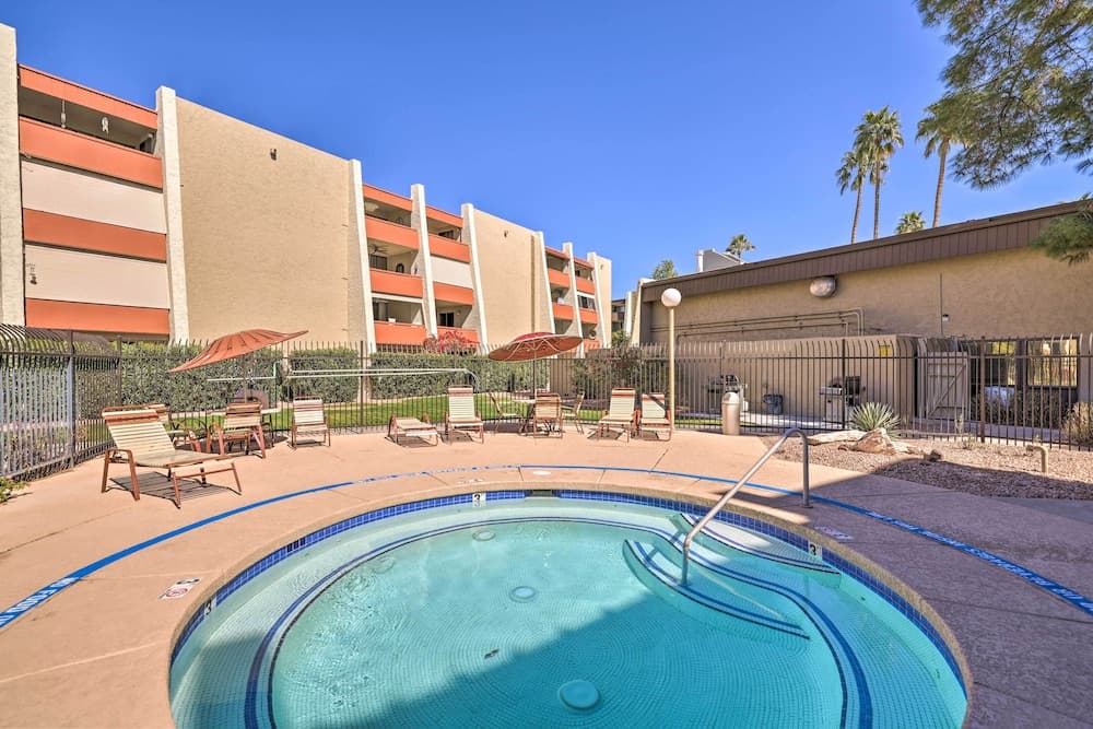1 Mi to Old Town Scottsdale: Resort Condo w/ Patio