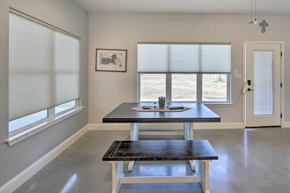 Home w/ Screened Porch - Near Toledo Bend Lake!