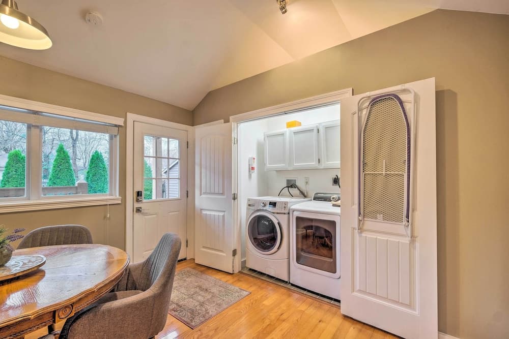 Luxe Lyndon Home < 11 Mi to Dtwn Louisville!