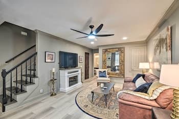 Charming Townhome Near Downtown Fayetteville!