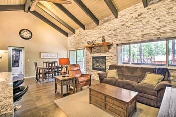 Cozy Pinetop Retreat w/ Porch - Near Golfing!