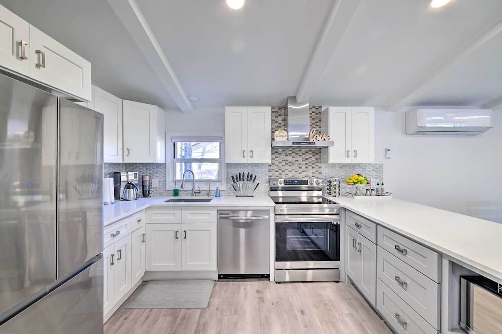 Game Room + Lake Access: Serene Tobyhanna Retreat