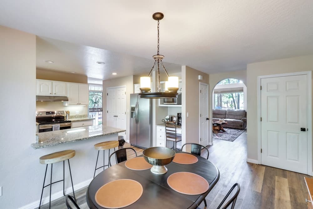 Deck + Game Room: Lakeside 'blue Jay Chalet' Cabin