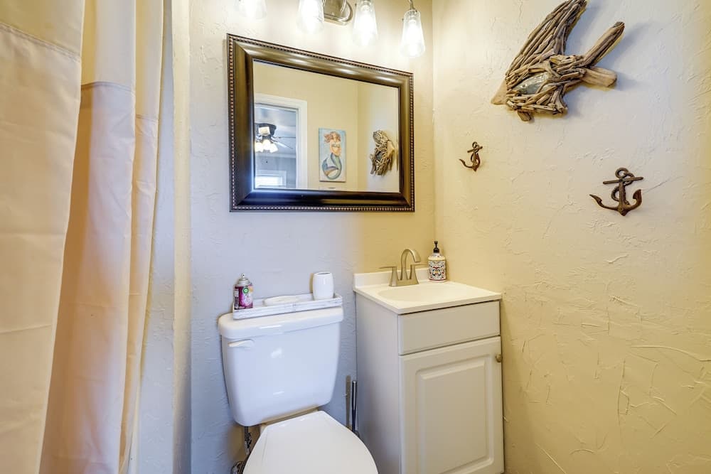 Charming Surf City Beach House - Walk to Ocean!