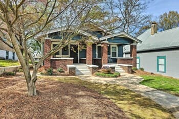 Dog-friendly Bungalow: 1 Block to Avondale Dining!