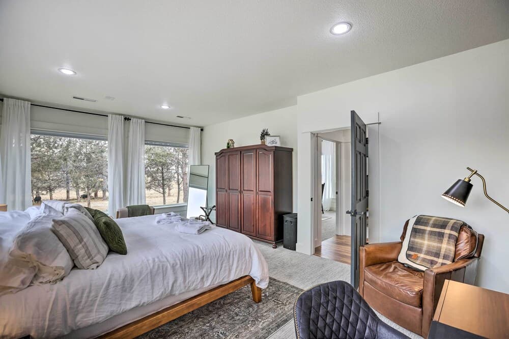 Beautiful Ranch Home w/ Cascade Mountain View