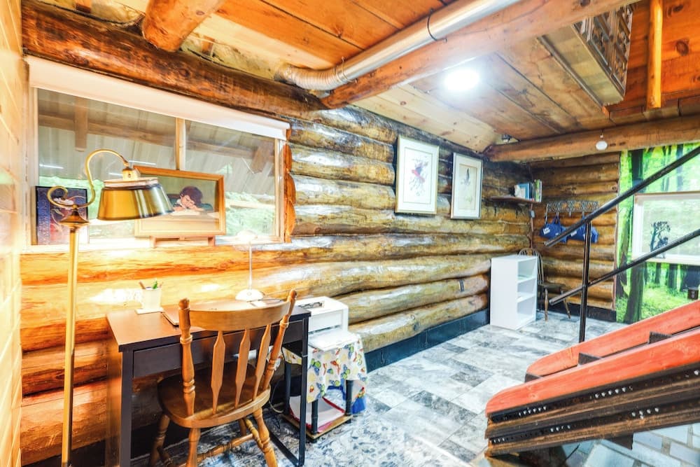 Cozy Elizabethtown Cabin w/ Fire Pit!