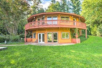 Lakefront Hendersonville Cabin Near Fishing!