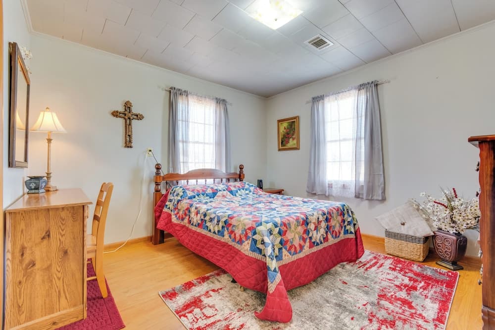 Charming Subiaco Getaway Near Arkansas River!