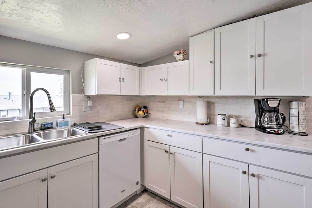 Cozy Magna Apartment - Near Parks & Lakes!