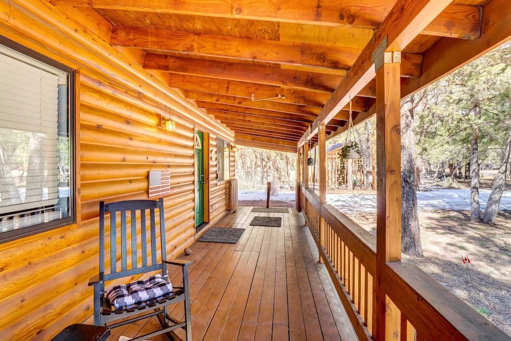 Near Hiking: Cabin w/ Hot Tub in Lakeside!