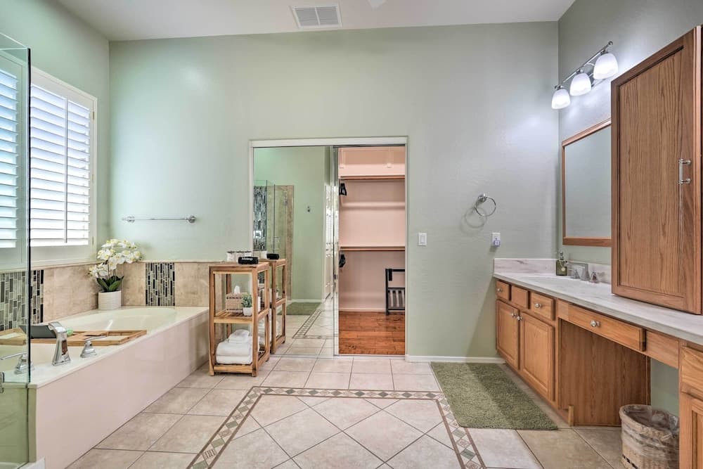Glendale Getaway w/ Outdoor Pool + Gas Grill!