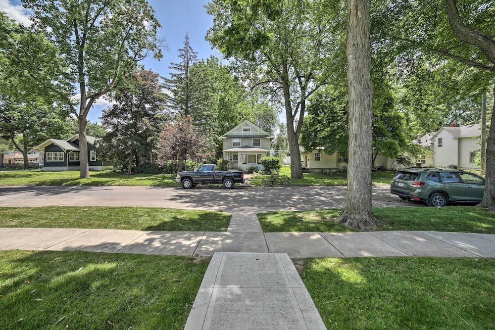 Spacious Fort Wayne Condo w/ Porch + Storage!