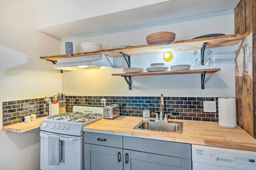 Breezy-chic Apartment - Steps to Geneva Lake!