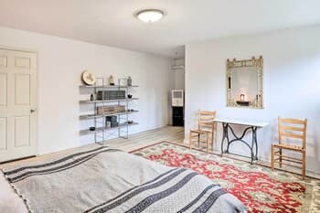 New! Charming Alexander Cabin w/ Private Hot Tub!