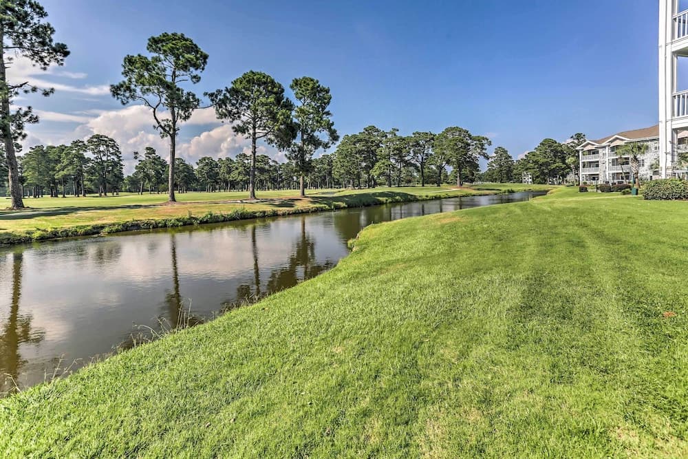 Idyllic Myrtle Beach Condo: Golf Course On-site