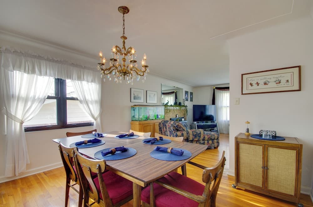 Charming Jefferson City Home: 2 Mi to Downtown!