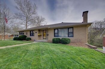 Charming Jefferson City Home: 2 Mi to Downtown!