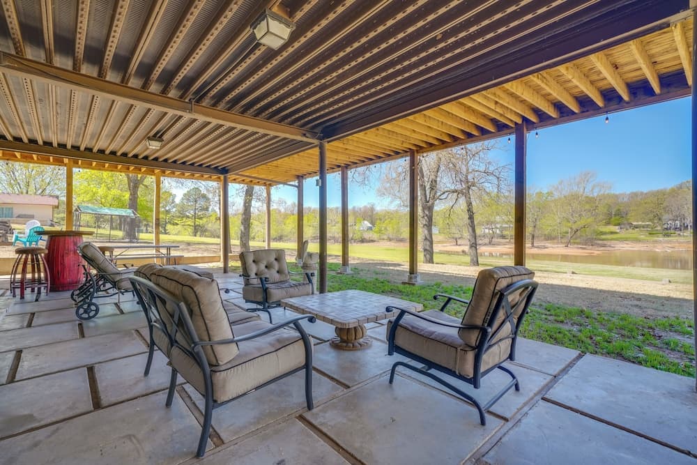 Spacious Vacation Rental Home on Eufaula Lake!