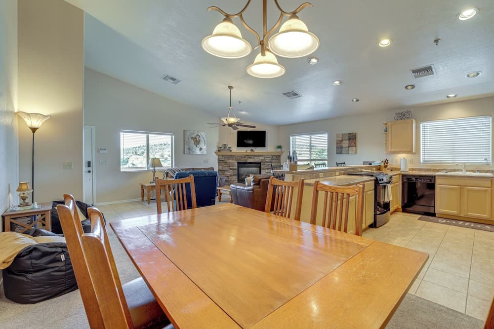 2 Mi to Lake: Apt w/ Balcony in Payson!