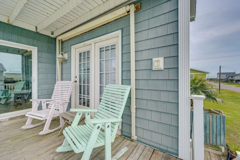 Topsail Beach Vacation Rental: Steps to Shore!