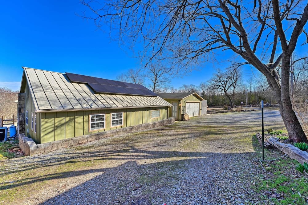 Boho Mountain Home Escape, Walk to Marina!