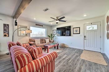 Boho Mountain Home Escape, Walk to Marina!