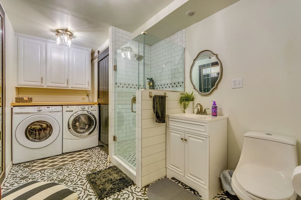 Lakefront Arkansas Abode - Deck, Grill & Fire Pit