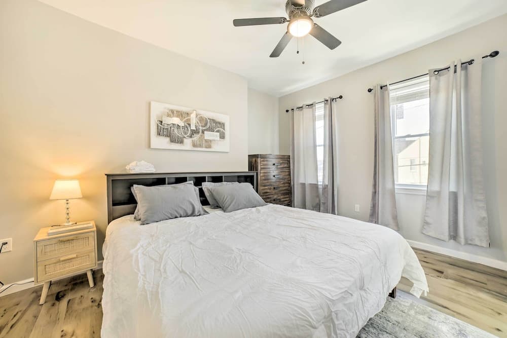 Pittsburgh Townhome: 1 Mi to Downtown